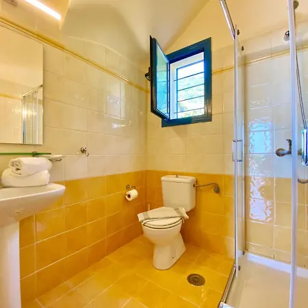 Вилла Thalassaki With Private Pool By Dadovillas *